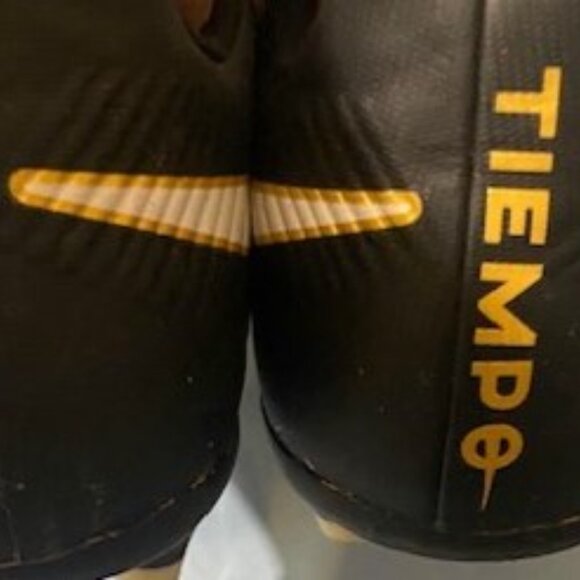 Nike Tiempo Youth Soccer Cleats - Picture 6 of 7